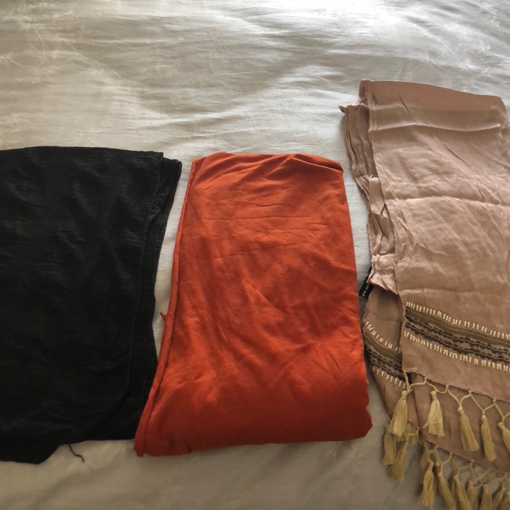 Lot if 3 scarves